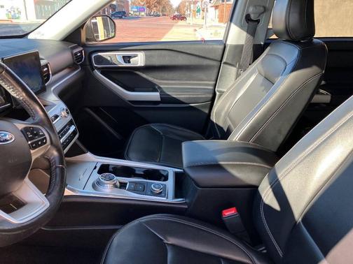 2021 Ford Explorer XLT AWD 4dr SUV
