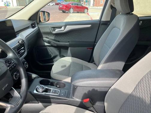 Black 2020 Ford Escape SE