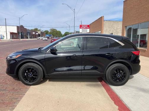 Black 2020 Ford Escape SE