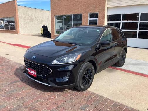 Black 2020 Ford Escape SE