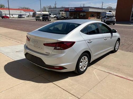 2019 Hyundai ELANTRA SE