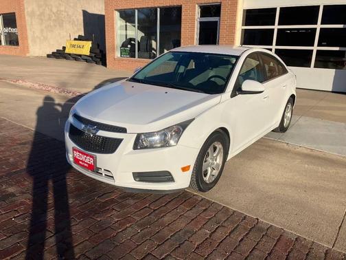 White 2014 Chevrolet Cruze 1LT