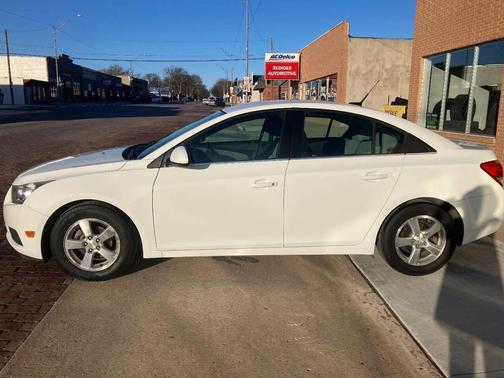 White 2014 Chevrolet Cruze 1LT