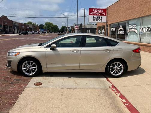 Tan 2019 Ford Fusion Hybrid SE