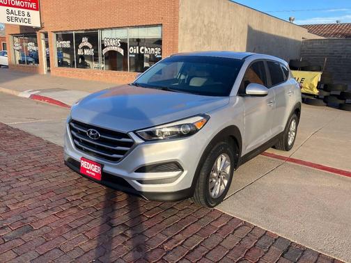 White 2018 Hyundai TUCSON SE