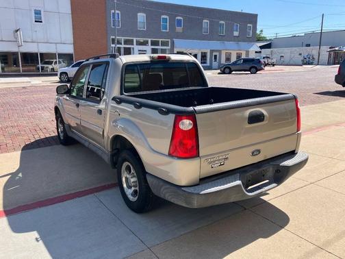 Champagne 2004 Ford Explorer Sport Trac XLS