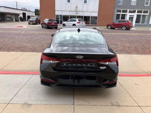 Gray 2023 Hyundai ELANTRA SE