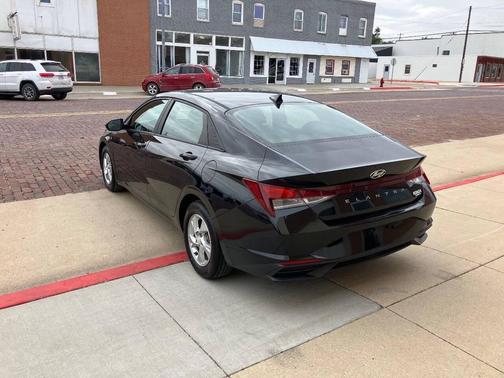 Gray 2023 Hyundai ELANTRA SE