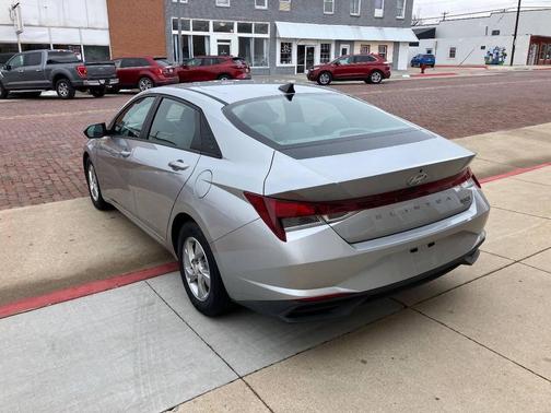 2021 Hyundai ELANTRA SE