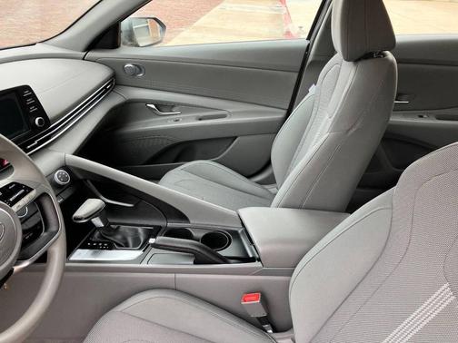 2021 Hyundai ELANTRA SE