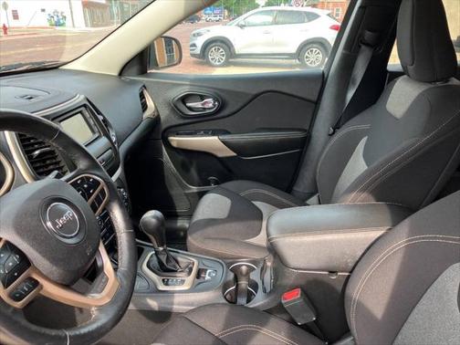 2017 Jeep Cherokee Sport