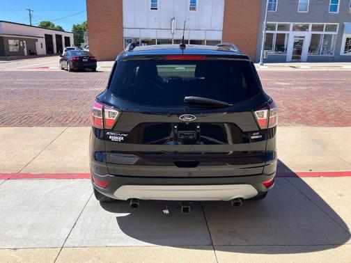 Black 2017 Ford Escape SE