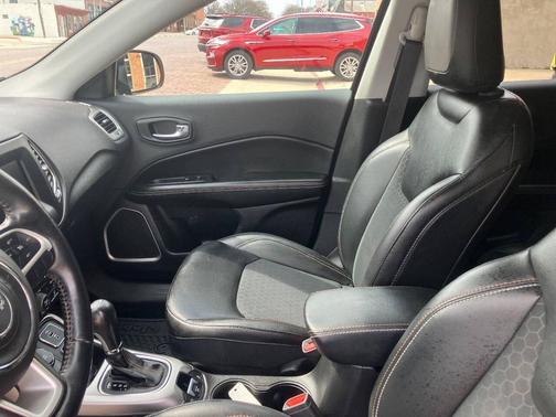 Black 2019 Jeep Compass Latitude