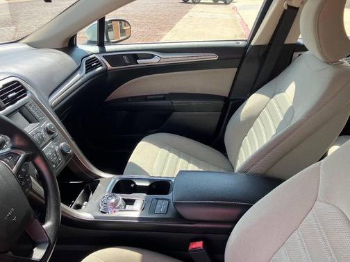 White 2018 Ford Fusion Hybrid SE