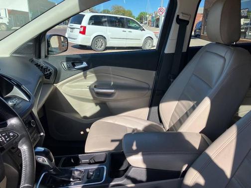 White 2019 Ford Escape SEL