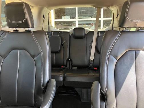 White 2023 Chrysler Pacifica Touring L