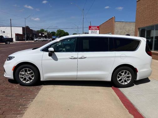 White 2023 Chrysler Pacifica Touring L