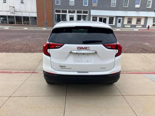 White 2021 GMC Terrain SLE
