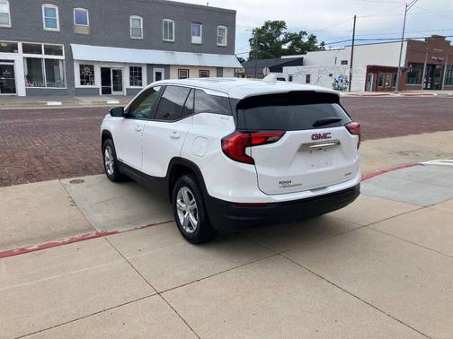 White 2021 GMC Terrain SLE