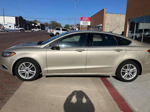 Tan 2018 Ford Fusion Hybrid SE