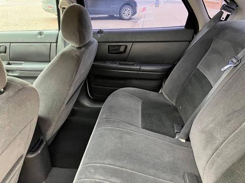 2004 Ford Taurus SE 4dr Sedan