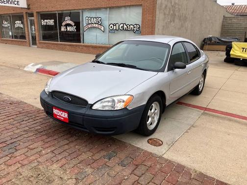 2004 Ford Taurus SE 4dr Sedan