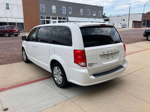 White 2018 Dodge Grand Caravan SE