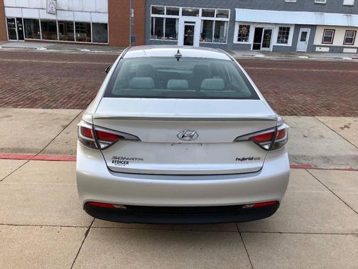 2016 Hyundai SONATA Hybrid SE