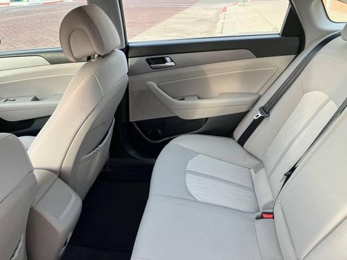 2016 Hyundai SONATA Hybrid SE