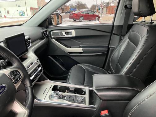 2021 Ford Explorer XLT AWD 4dr SUV