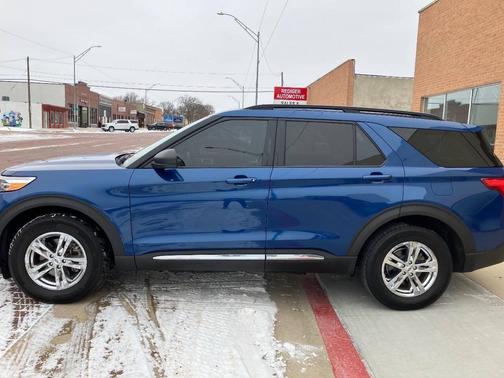 2021 Ford Explorer XLT AWD 4dr SUV