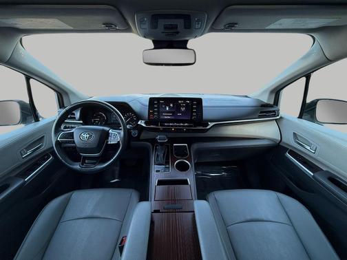 2024 Toyota Sienna PASSENGER VAN