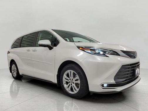 2024 Toyota Sienna Platinum