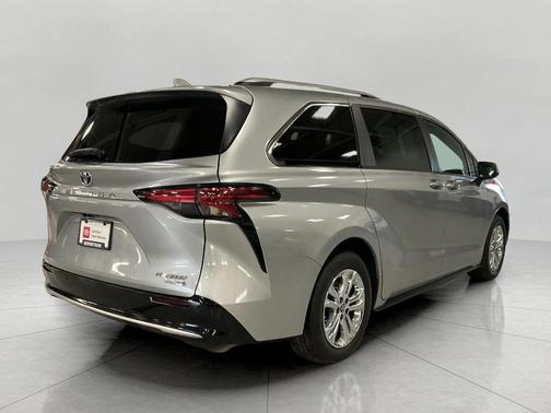 2024 Toyota Sienna Platinum