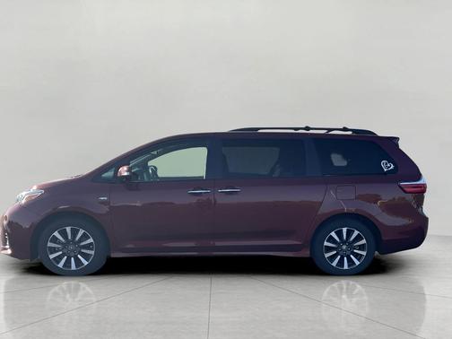 2019 Toyota Sienna SE