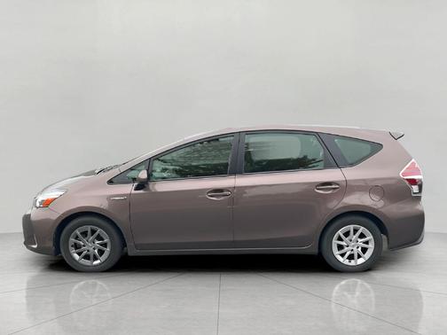 2017 Toyota Prius v 4DR CAR