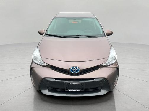 2017 Toyota Prius v 4DR CAR