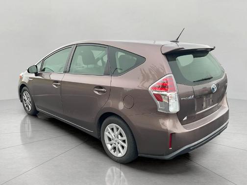 2017 Toyota Prius v 4DR CAR