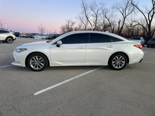 2021 Toyota Avalon XLE