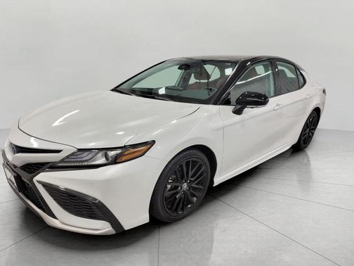 2024 Toyota Camry Hybrid SE