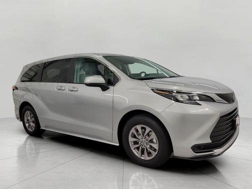 2024 Toyota Sienna LE