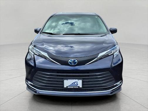 2021 Toyota Sienna XLE 7 Passenger