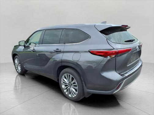 2023 Toyota Highlander Hybrid Platinum