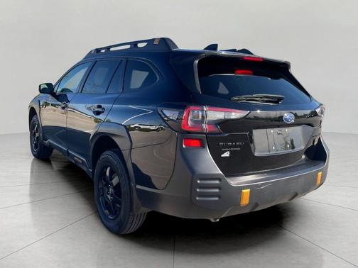 Crystal Black Silica 2022 Subaru Outback Wilderness