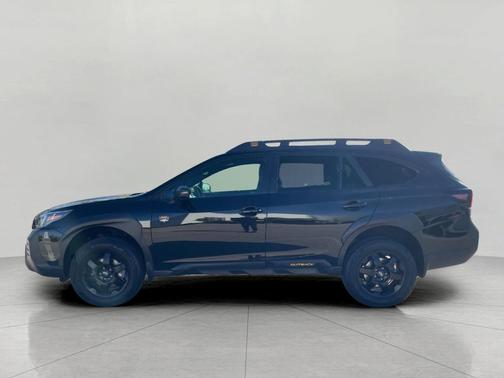 Crystal Black Silica 2022 Subaru Outback Wilderness