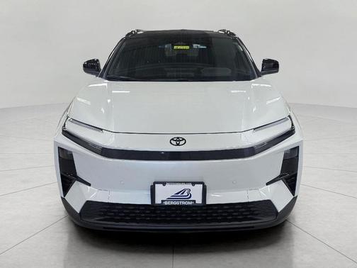 Wind Chill Pearl w/Midnight Black Metallic Roof 2026 Toyota C-HR XSE