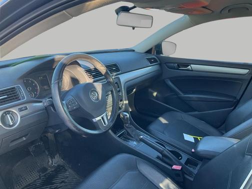 2014 Volkswagen Passat 4DR CAR