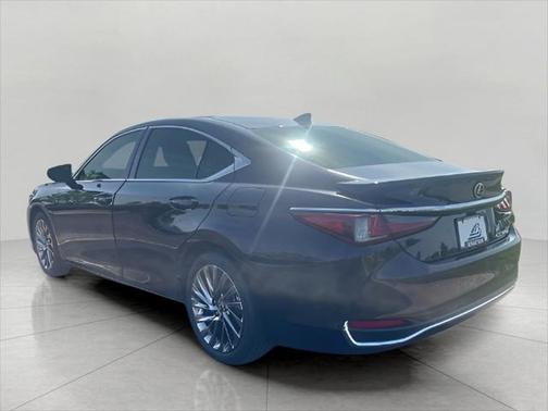 2025 Lexus ES 300h Ultra Luxury