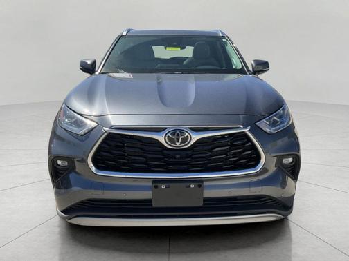 Magnetic Gray Metallic 2025 Toyota Highlander Platinum