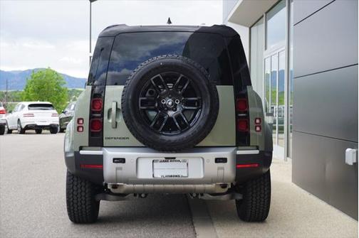 2025 Land Rover Defender 110 P300